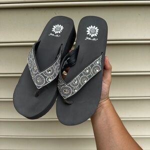 Yellow Box Bertie’s Wedge